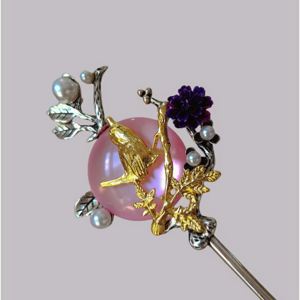 Exquisite Pink Hairpin with Moon and Magpie Design