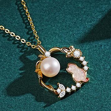 Royal Cat Pearl Necklace