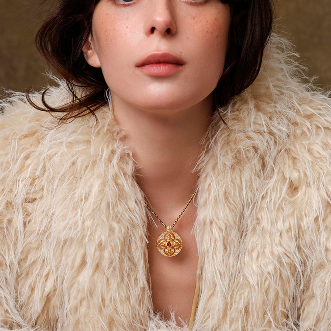 Fortune's Turn Retro Design Premium Sterling Silver Pendant Necklace - 925 Silver Gold-Plated Compass Ancient Craftsmanship