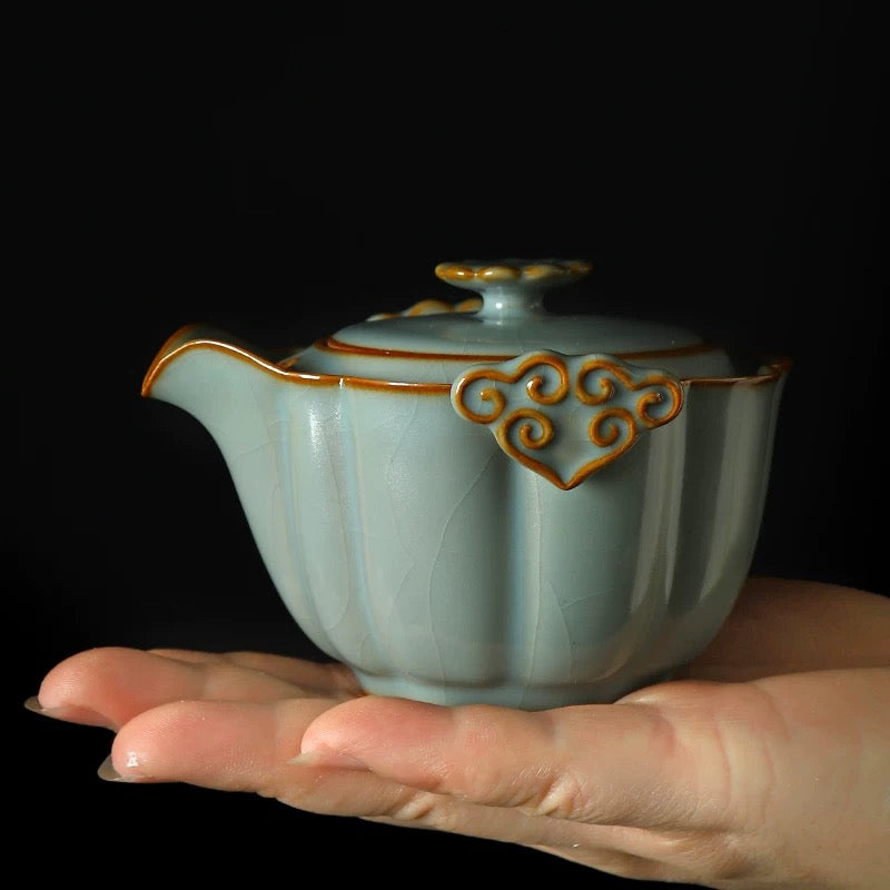 Ru Kiln Lidded Tea Cup Heat-Resistant Single Serving Gongfu Tea Set Premium Non-Slip Hand-Held Teapot Compact and Portable for Travel