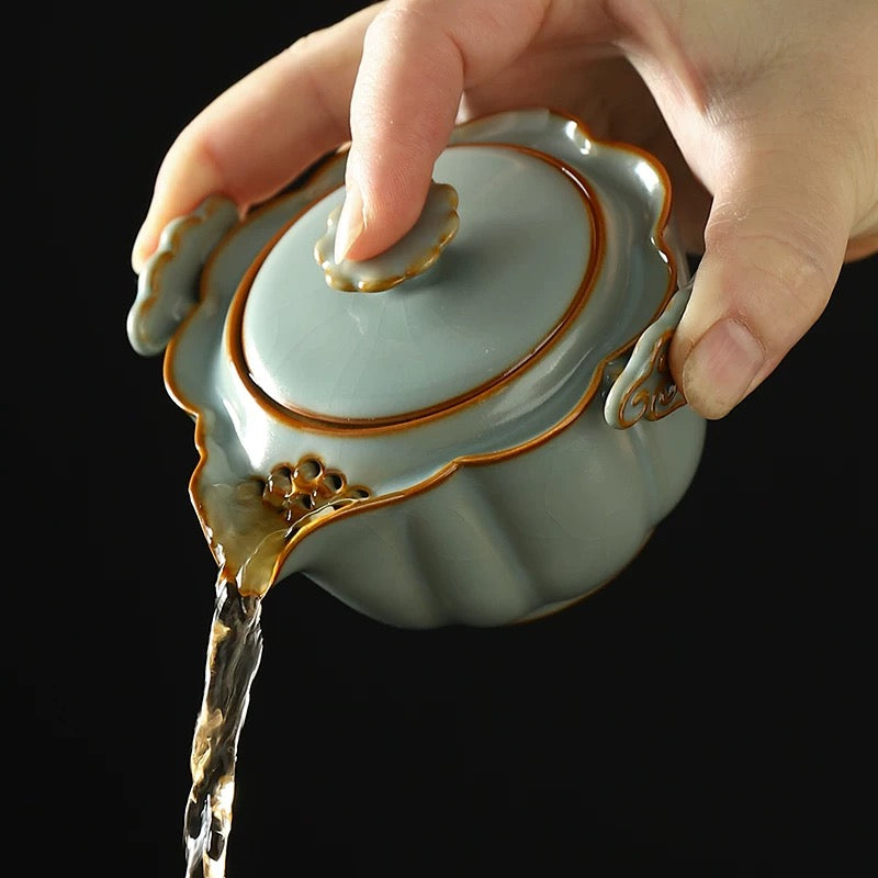 Ru Kiln Lidded Tea Cup Heat-Resistant Single Serving Gongfu Tea Set Premium Non-Slip Hand-Held Teapot Compact and Portable for Travel