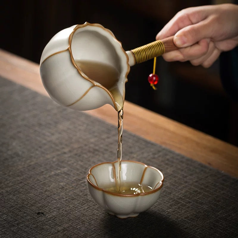 Thickened Ru Kiln Fairness Cup Ceramic Tea Filter Integrated Set Side Handle Public Cup Jingdezhen Wooden Handle Tea Sea Tea Tools 250ml