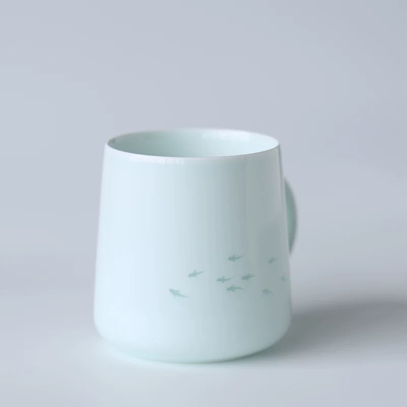 Linglong Fish Play Ceramic Mug  Chinese Style Porcelain Coffee Cup with Lid Handcrafted in Jingdezhen Minimalist Office Tea Cup for Men 350ml