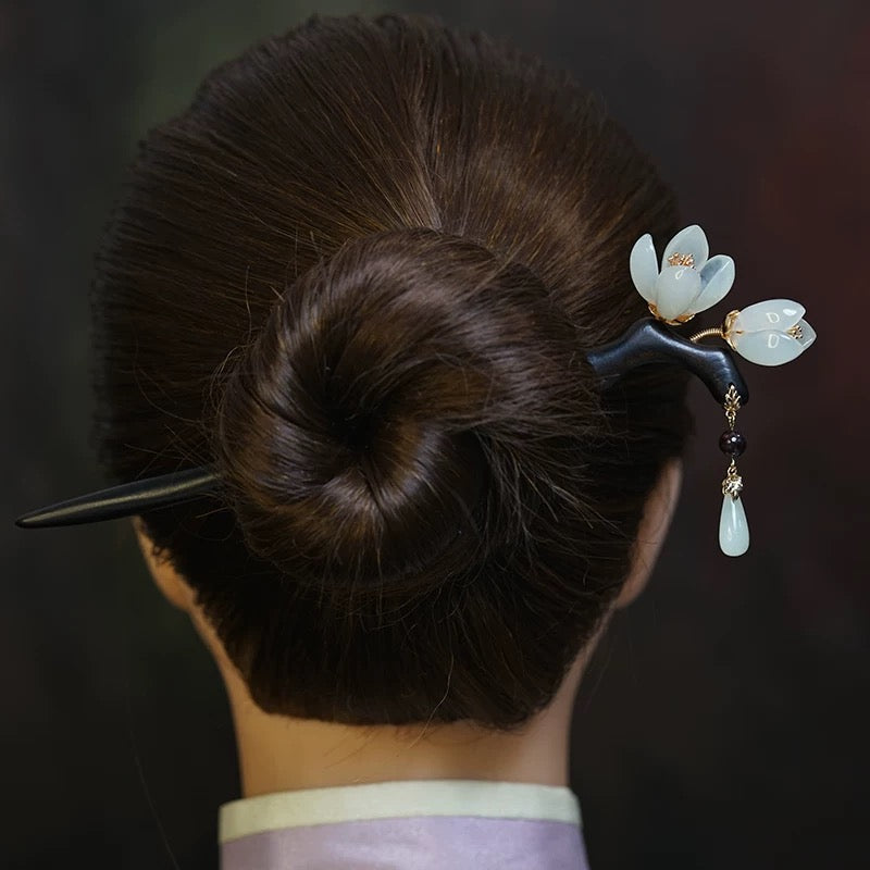 Ebony Wood Xiuyan Jade Magnolia Flower Tassel Hairpin