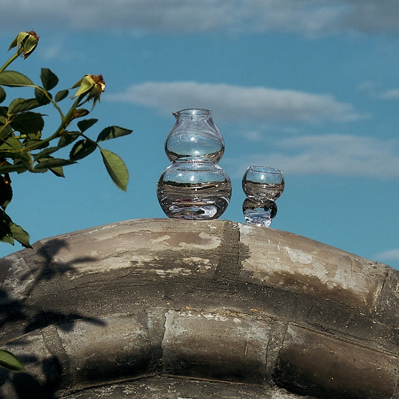 Elegant Gourd Shaped Crystal Glass Wine Decanter Cup Collection with Red Accents