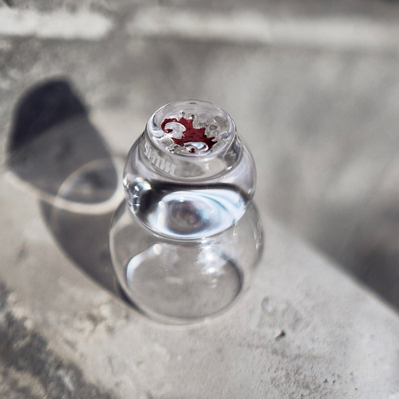 Elegant Gourd Shaped Crystal Glass Wine Decanter Cup Collection with Red Accents