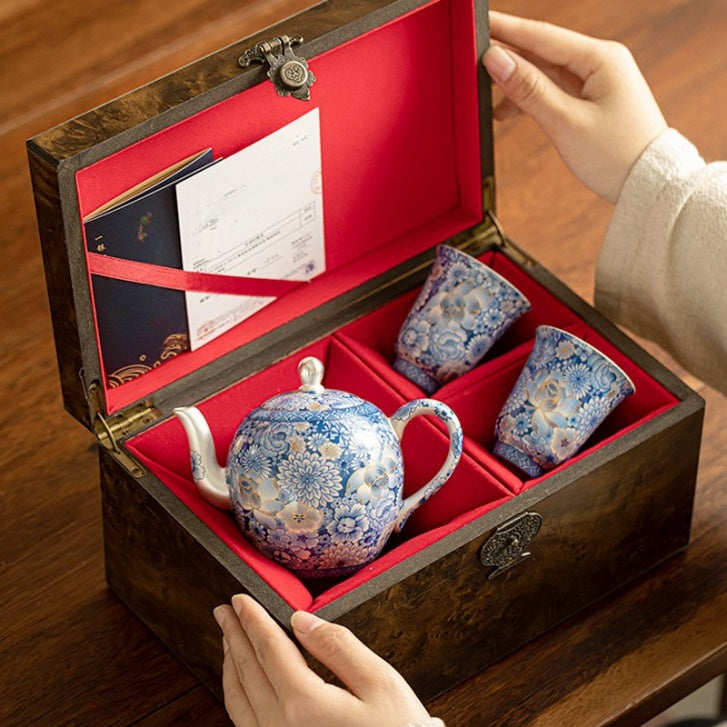 Luxurious and Elegant 999 Pure Silver Gilded Silver Traditional Chinese Design Tea Set