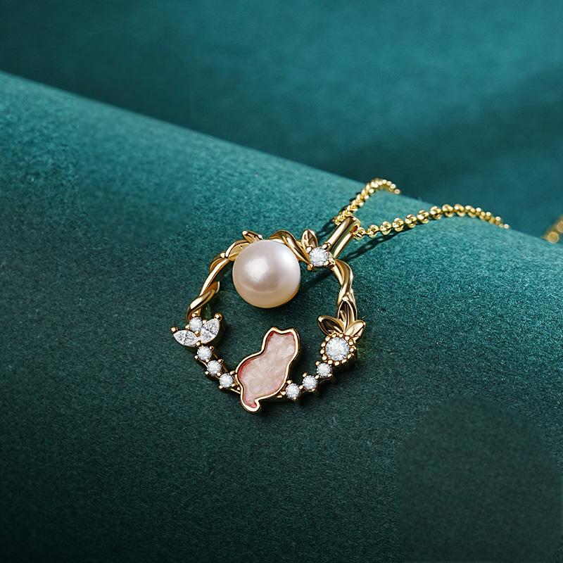 Royal Cat Pearl Necklace