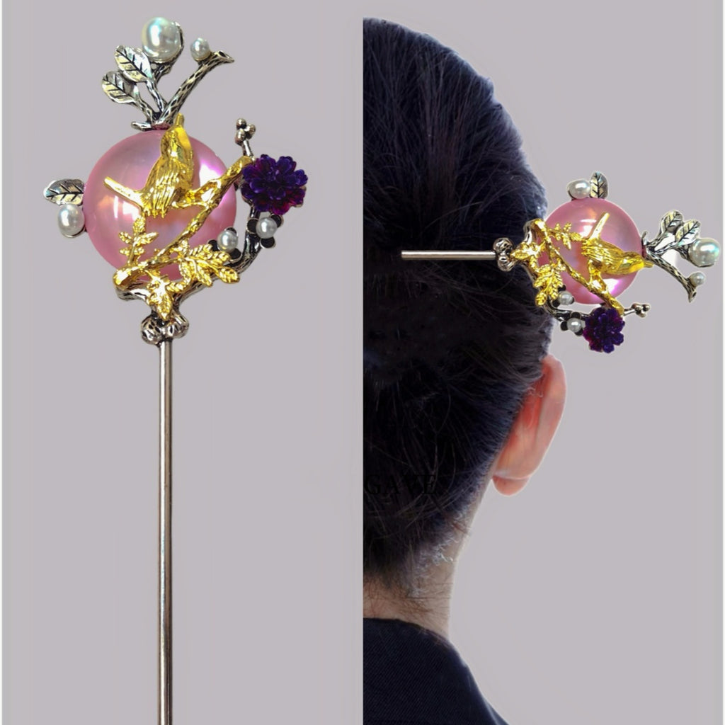 Exquisite Pink Hairpin with Moon and Magpie Design