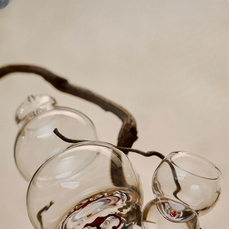 Elegant Gourd Shaped Crystal Glass Wine Decanter Cup Collection with Red Accents