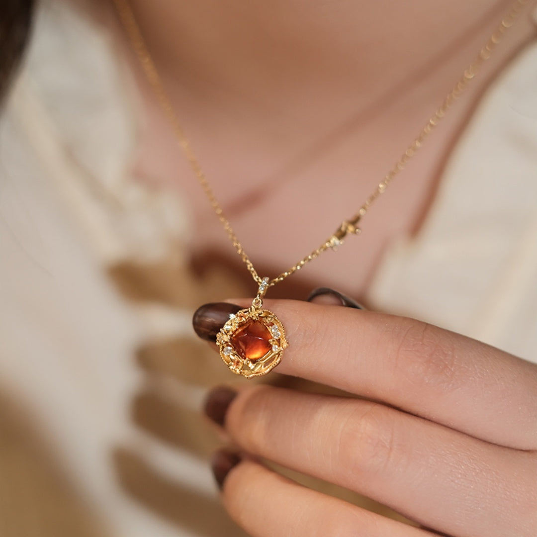 Osmanthus Pudding Garnet Sugar Loaf Cut Necklace - Vintage Sterling Silver Collarbone Chain for Women
