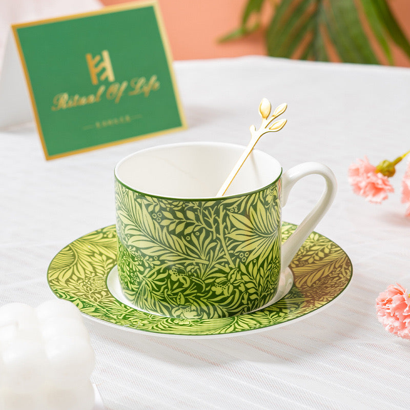 #076 Vintage Tea Cups Set