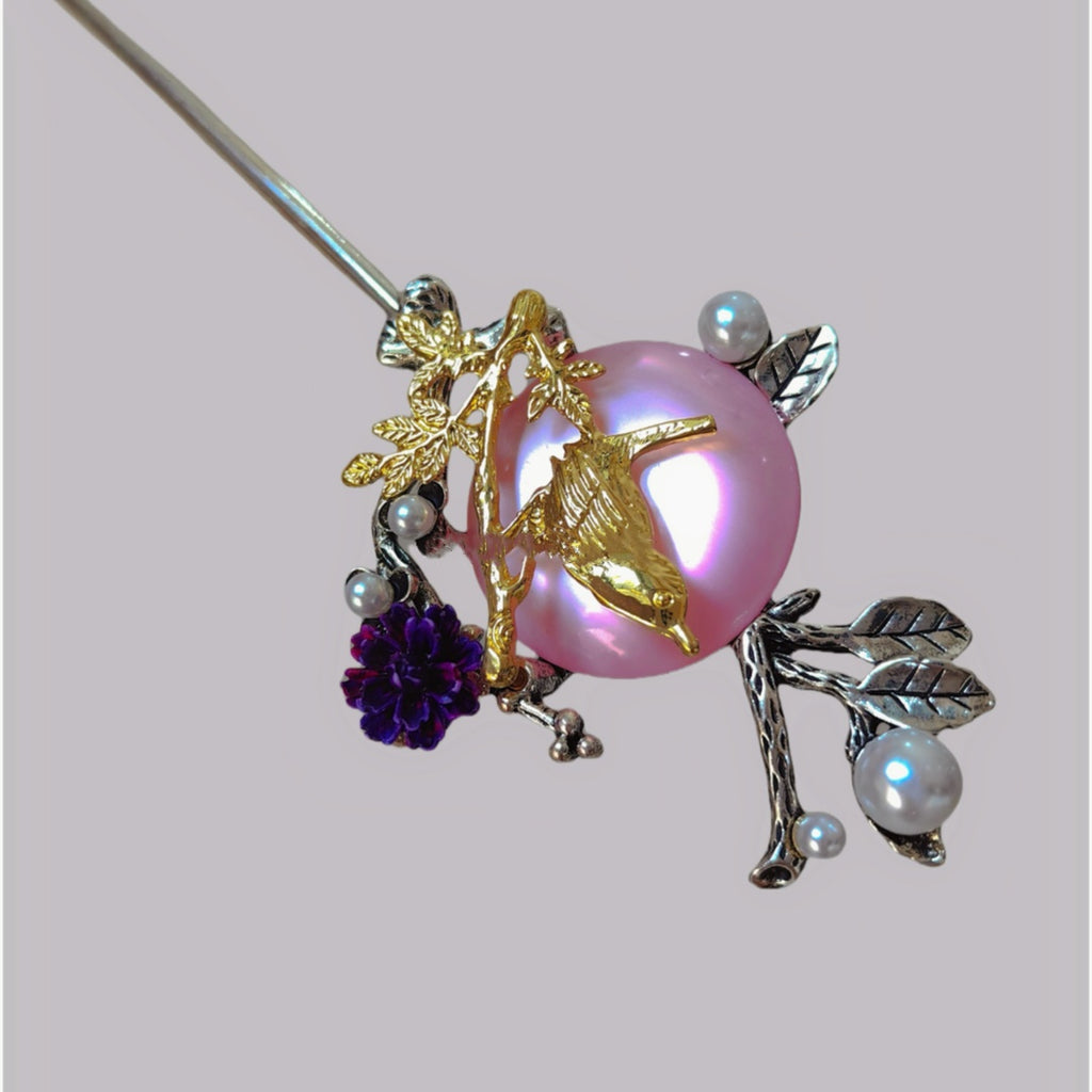 Exquisite Pink Hairpin with Moon and Magpie Design