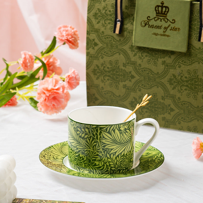 #076 Vintage Tea Cups Set