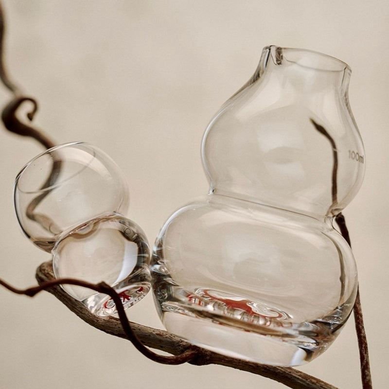 Elegant Gourd Shaped Crystal Glass Wine Decanter Cup Collection with Red Accents