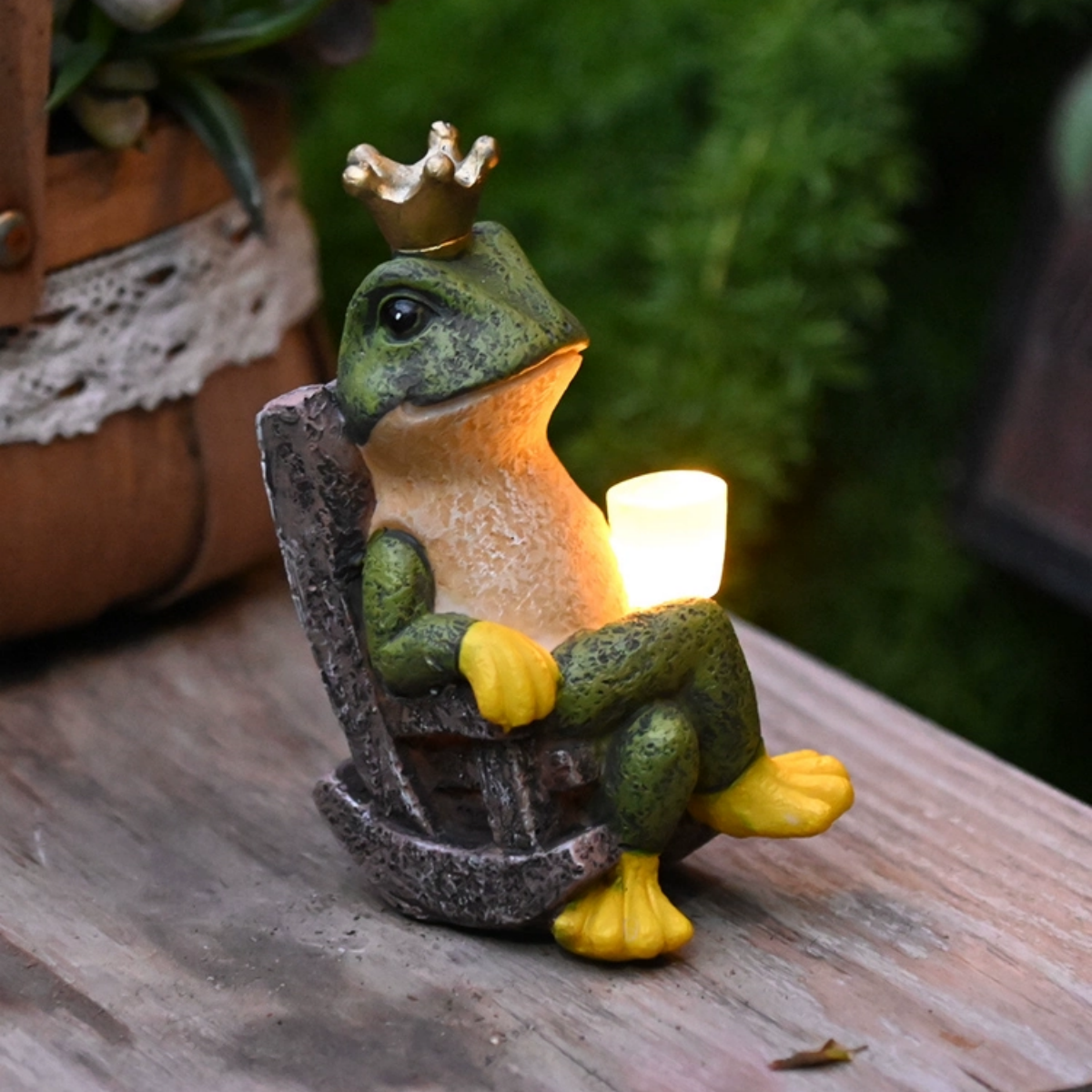 #S8 Solar Crown  Frog Outdoor Night Light